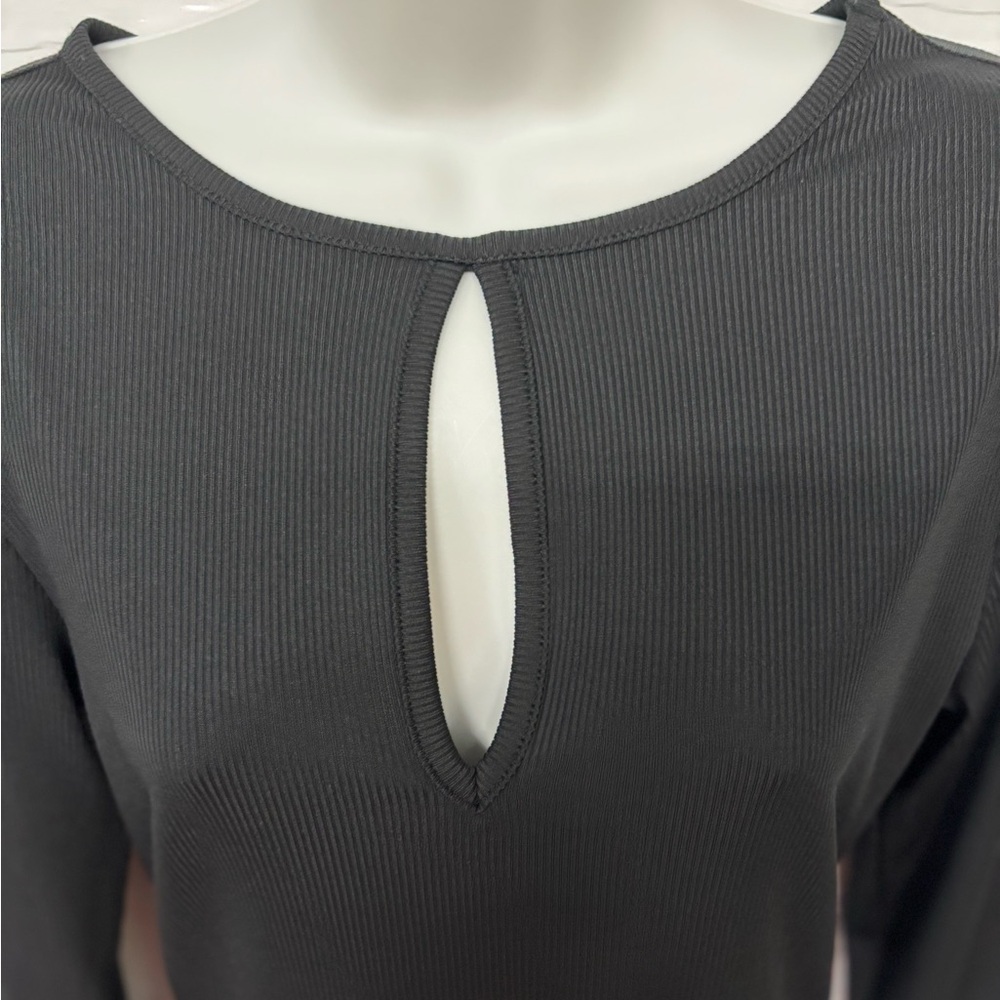 Like new Joe Fresh Keyhole Bodysuit Large